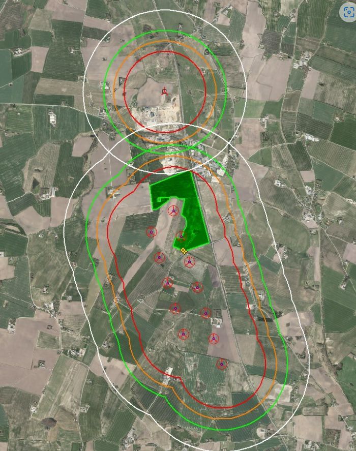 Kortbilag med afstandscirkler: 4x totalhøjden er vist med rød streg 5x totalhøjden er vist med orange streg 6x totalhøjden er vist med grøn streg 8x totalhøjden er vist med hvid streg (mulig VE-Bonus)